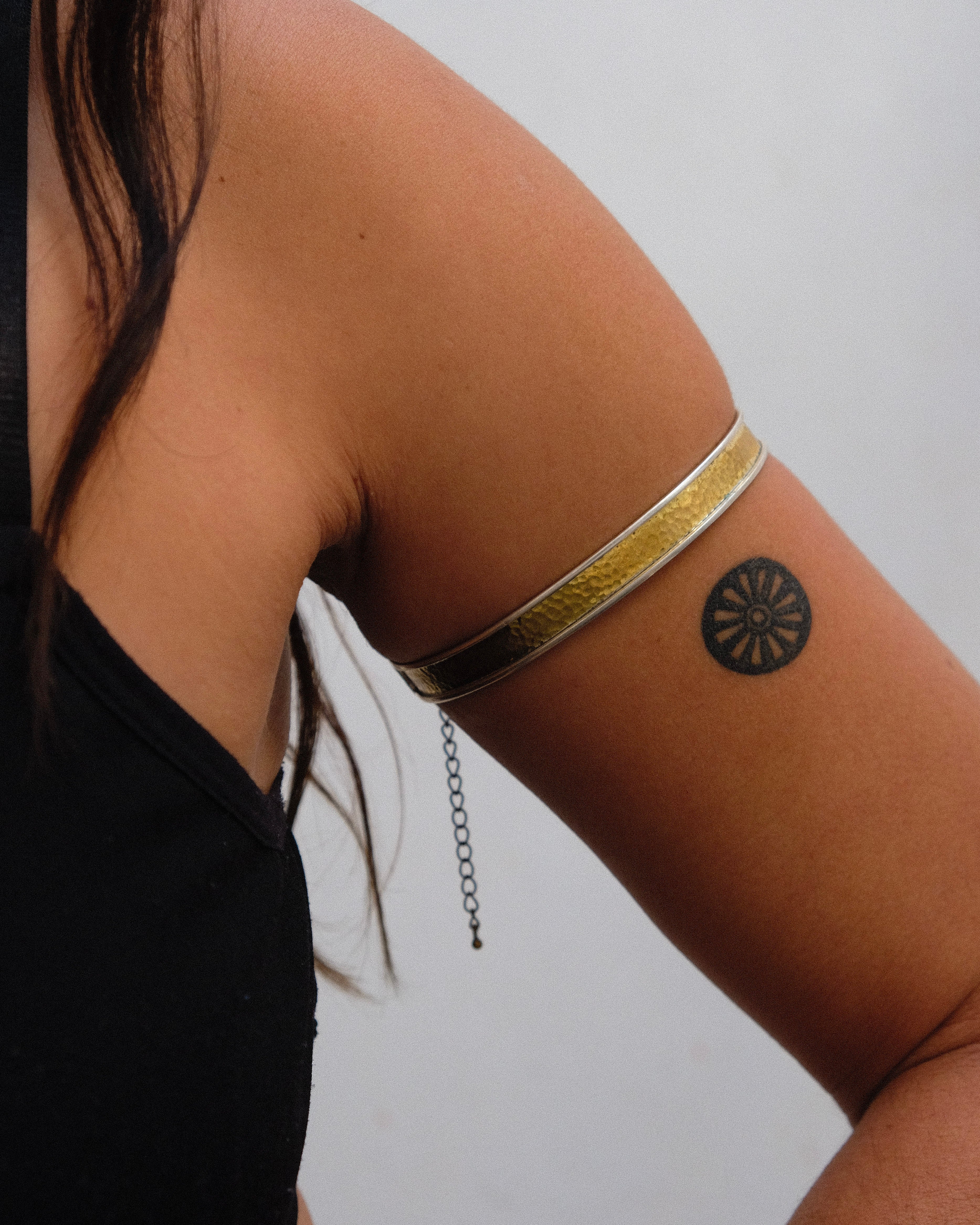 HIRANYA CUFF (knee & arm)